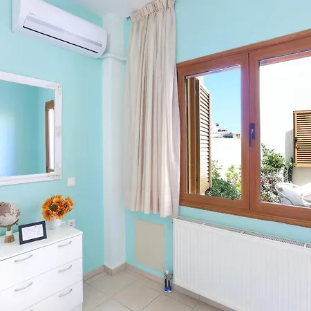 Апартаменти Cozy A Few Steps From The Херсонісос