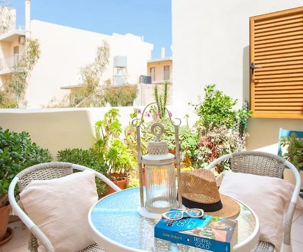 Cozy A Few Steps From The *