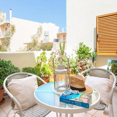 Cozy A Few Steps From The *